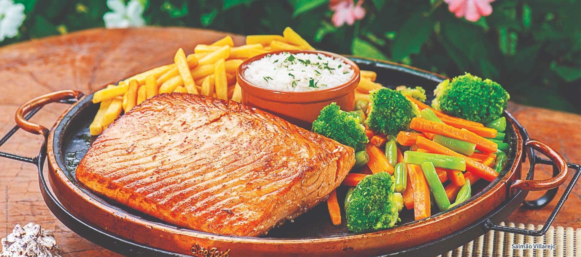 Salmão Villarejo com arroz, batatas e legumes